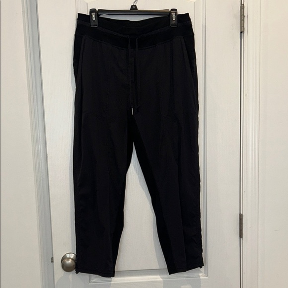 Lululemon Women’s Dance Studio Mid-Rise Crop 25", Size 10 - Picture 5 of 16
